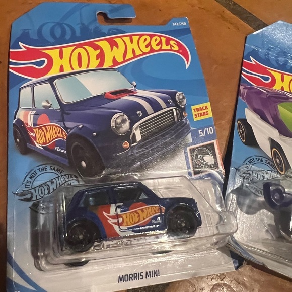 2017-2018 Hot Wheels Assorted Toy Cars Set - Picture 2 of 5
